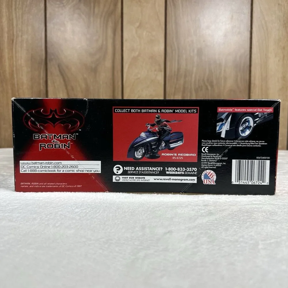 Revell‎ Monogram Batman & Robin Batmobile Model Kit 1:25 Scale 1997 Partial